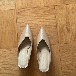 Stuart Weitzman Cream Pointed-Toe Mules